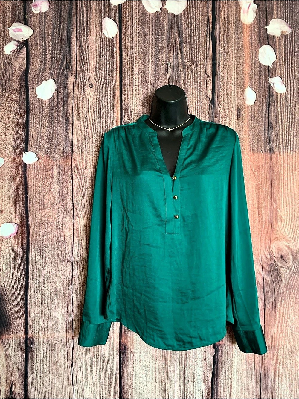 The Limited Long Sleeve Blouse in Green size: Small